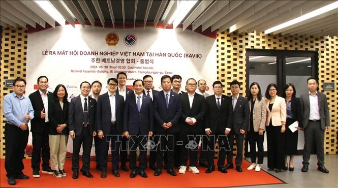 FM Son meets Vietnamese entrepreneurs and intellectuals in the RoK